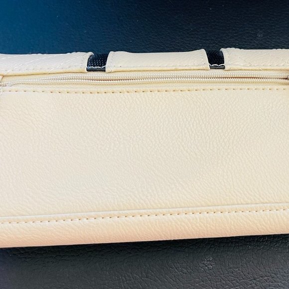 Ladies Tri Fold Wallet - Picture 2 of 4